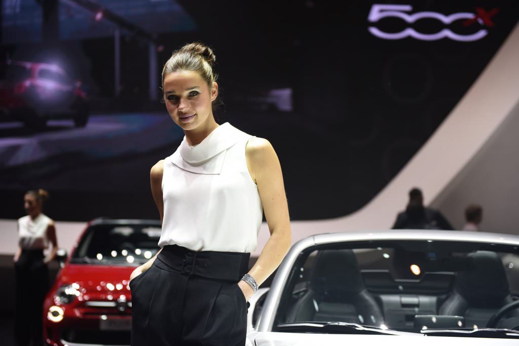 2016 Cenevre Otomobil Fuarı Güzelleri