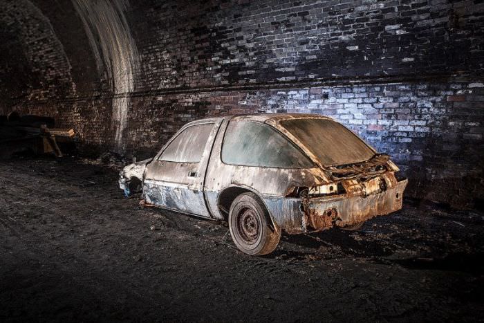 Tünellerde 2 Düzine Otomobil Bulundu!