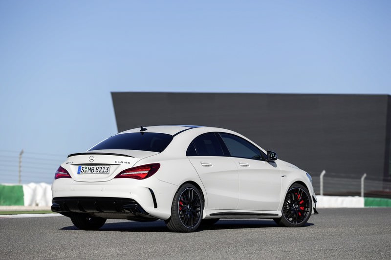 CLA ve CLA Shooting Brake Yüz Gerdirdi