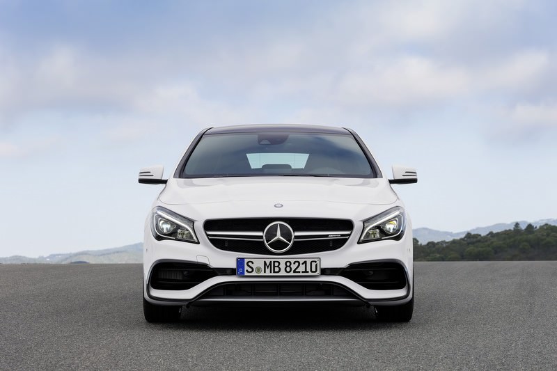 CLA ve CLA Shooting Brake Yüz Gerdirdi