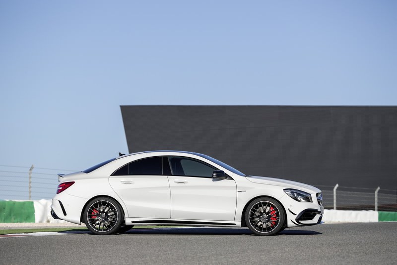 CLA ve CLA Shooting Brake Yüz Gerdirdi