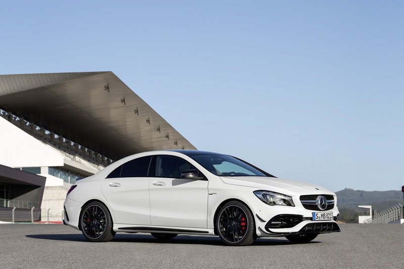CLA ve CLA Shooting Brake Yüz Gerdirdi