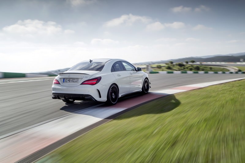 CLA ve CLA Shooting Brake Yüz Gerdirdi