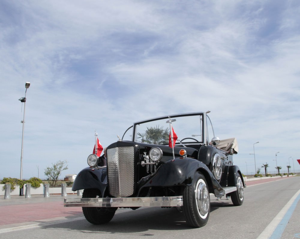 Atatürk'ün Makam Aracının Benzerini Yaptı