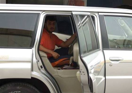 Direksiyonu Arka Koltukta