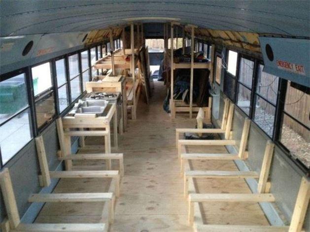 Hurda Okul Otobüsünden Ev Yaptılar