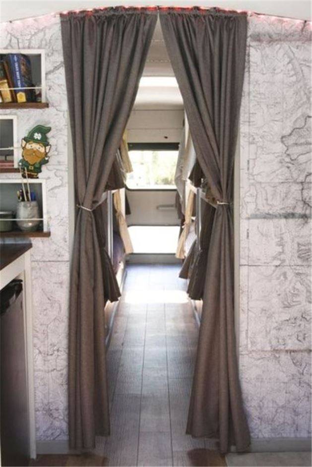 Hurda Okul Otobüsünden Ev Yaptılar