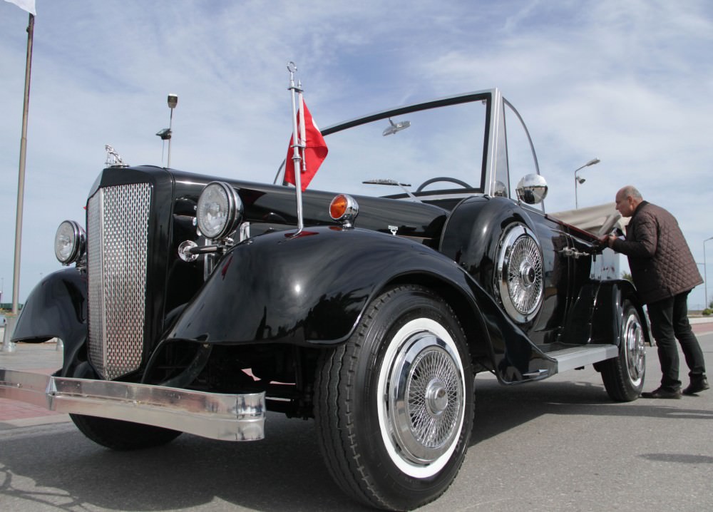Atatürk'ün Makam Aracının Benzerini Yaptı