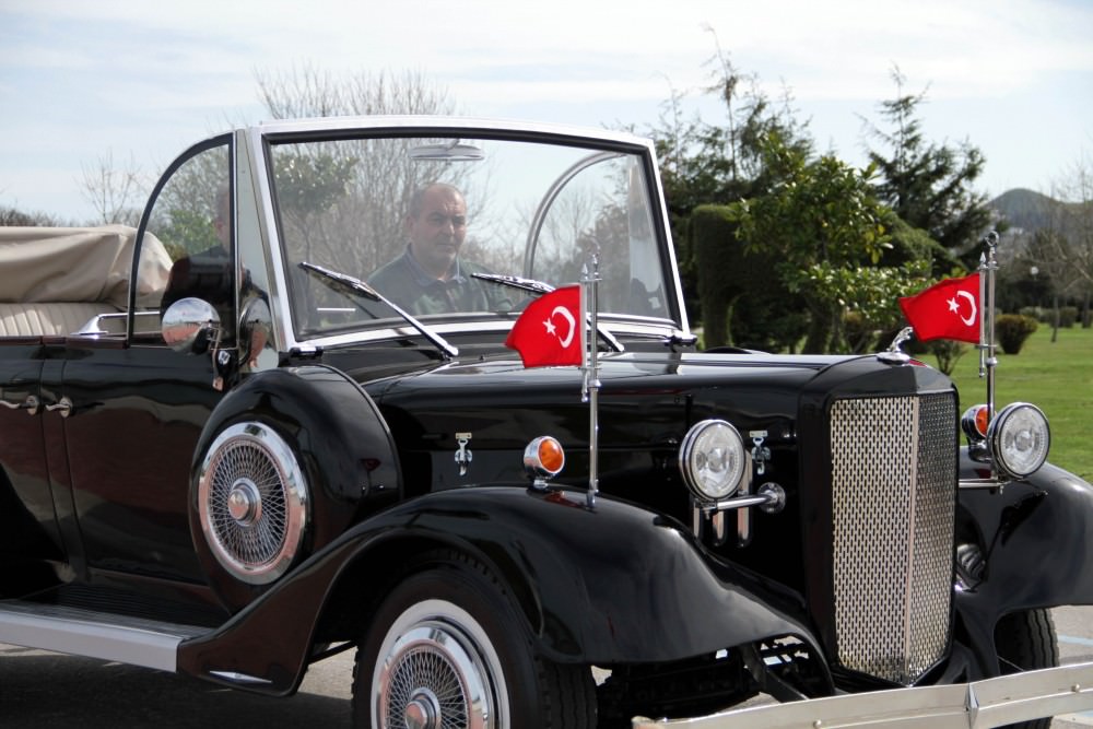 Atatürk'ün Makam Aracının Benzerini Yaptı