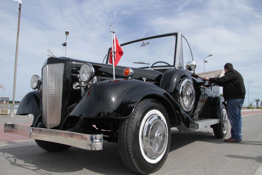 Atatürk'ün Makam Aracının Benzerini Yaptı