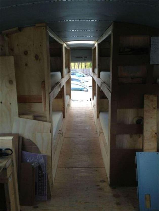 Hurda Okul Otobüsünden Ev Yaptılar