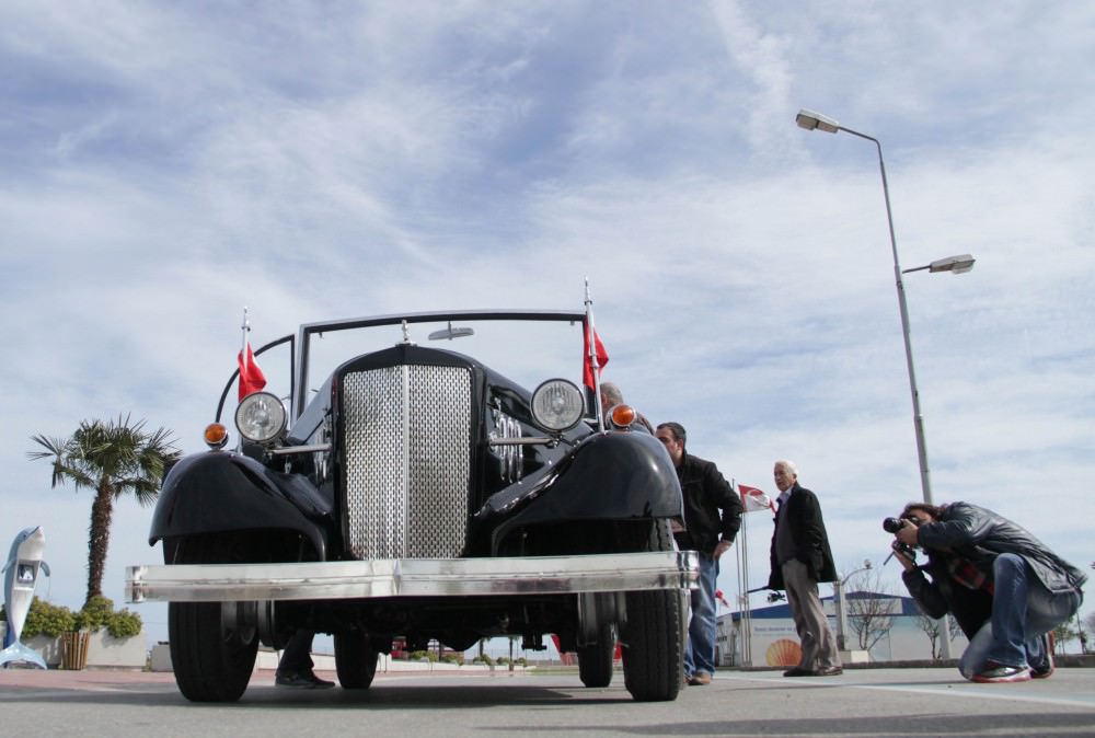 Atatürk'ün Makam Aracının Benzerini Yaptı