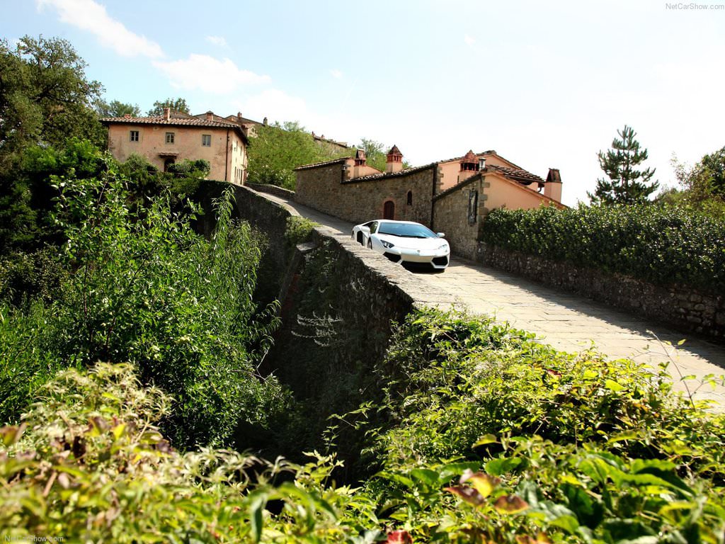 Aventador 5000’i Devirdi