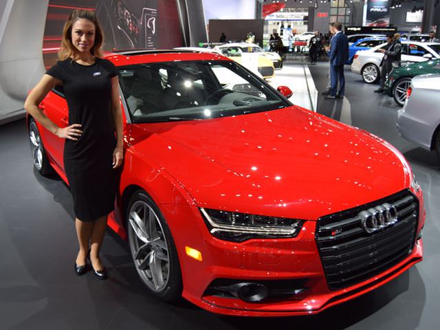 2016 New York Otomobil Fuarı Güzelleri