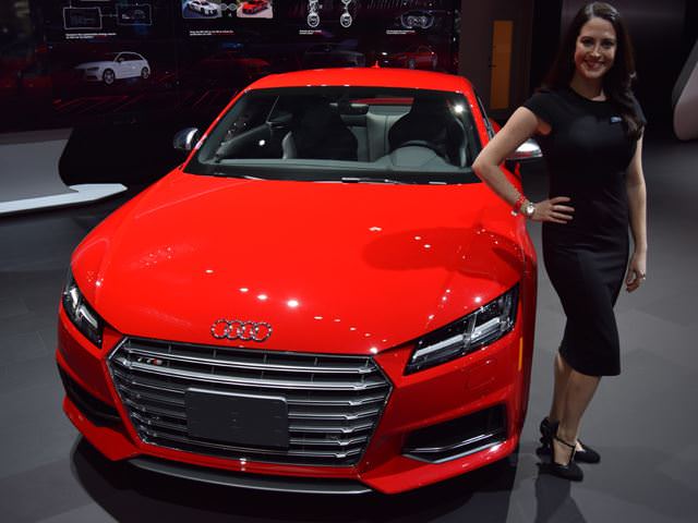 2016 New York Otomobil Fuarı Güzelleri