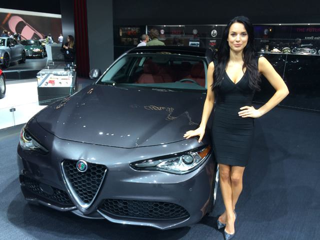 2016 New York Otomobil Fuarı Güzelleri