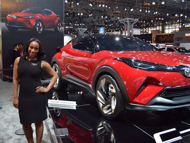 2016 New York Otomobil Fuarı Güzelleri