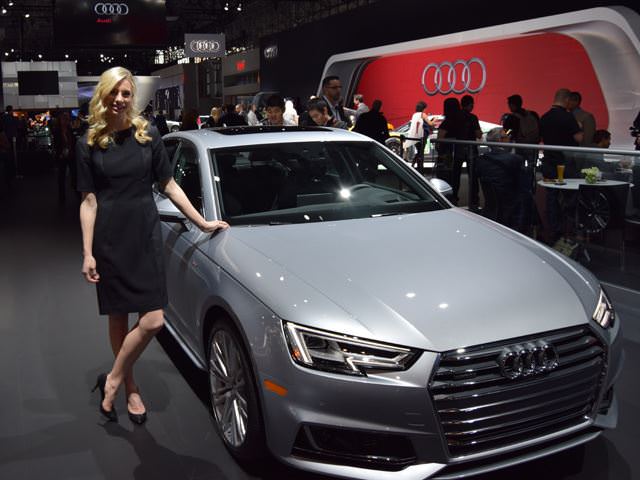 2016 New York Otomobil Fuarı Güzelleri