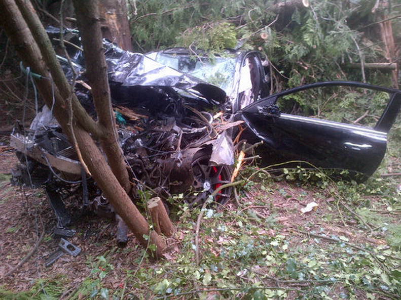 18 Yaşındaki Genç 250 km/s Hızla Giderken Kaza Yaptı