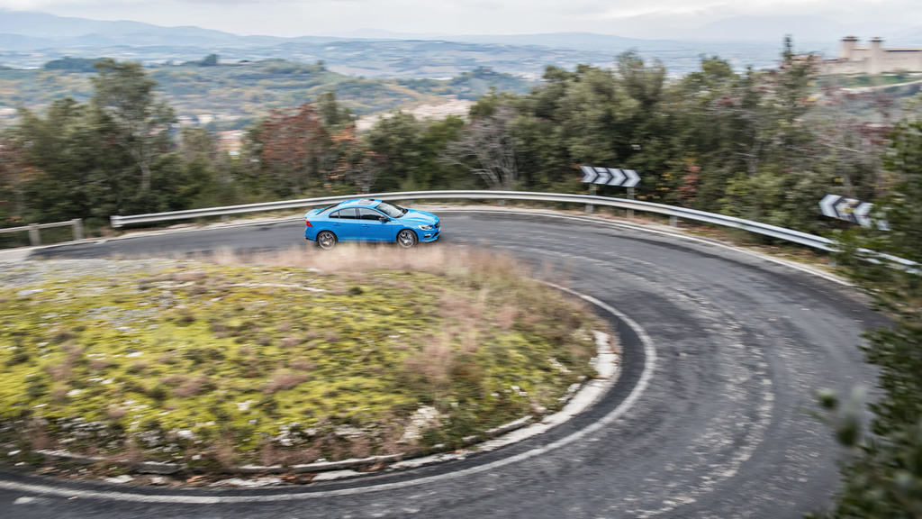 S60 ve V60 Polestar’a 2,0 lt’lik Motor