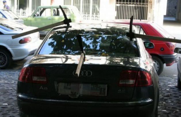 İntikamlarını Otomobillerden Aldılar