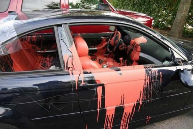 İntikamlarını Otomobillerden Aldılar