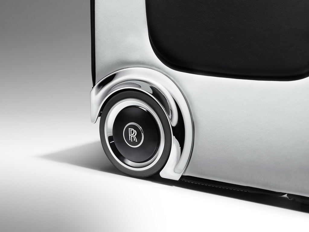 Premium Kompakt Otomobil Fiyatına Çanta