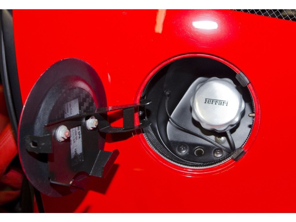 Ferrari Enzo 7,5 Milyon TL’ye Alıcısını Bekliyor