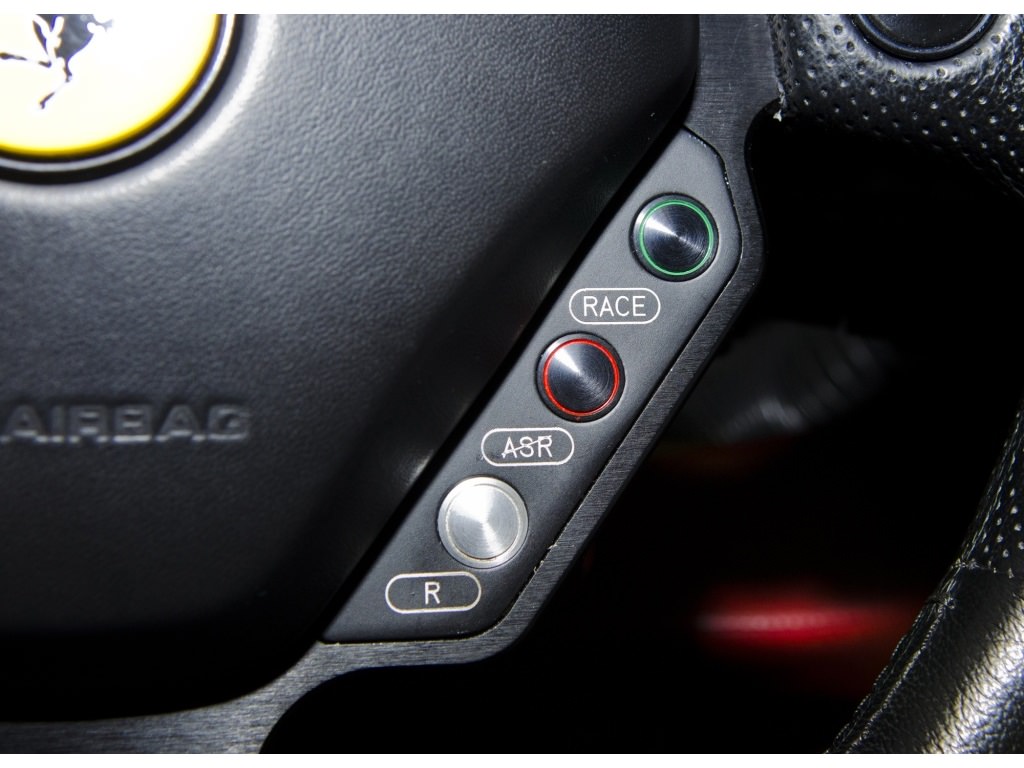 Ferrari Enzo 7,5 Milyon TL’ye Alıcısını Bekliyor