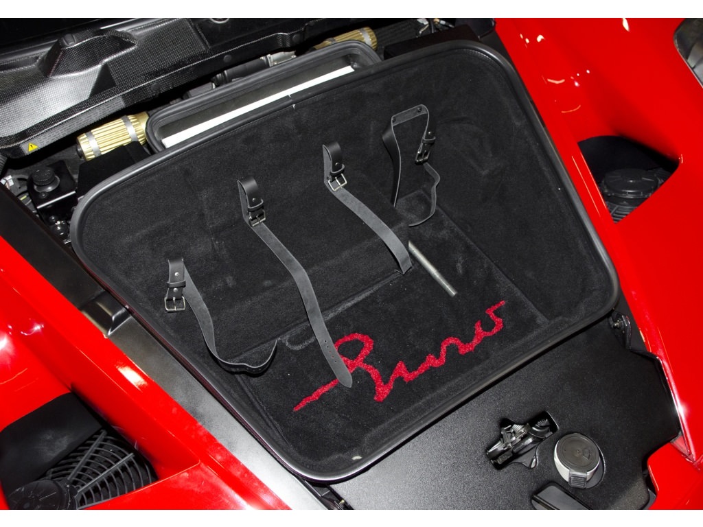 Ferrari Enzo 7,5 Milyon TL’ye Alıcısını Bekliyor