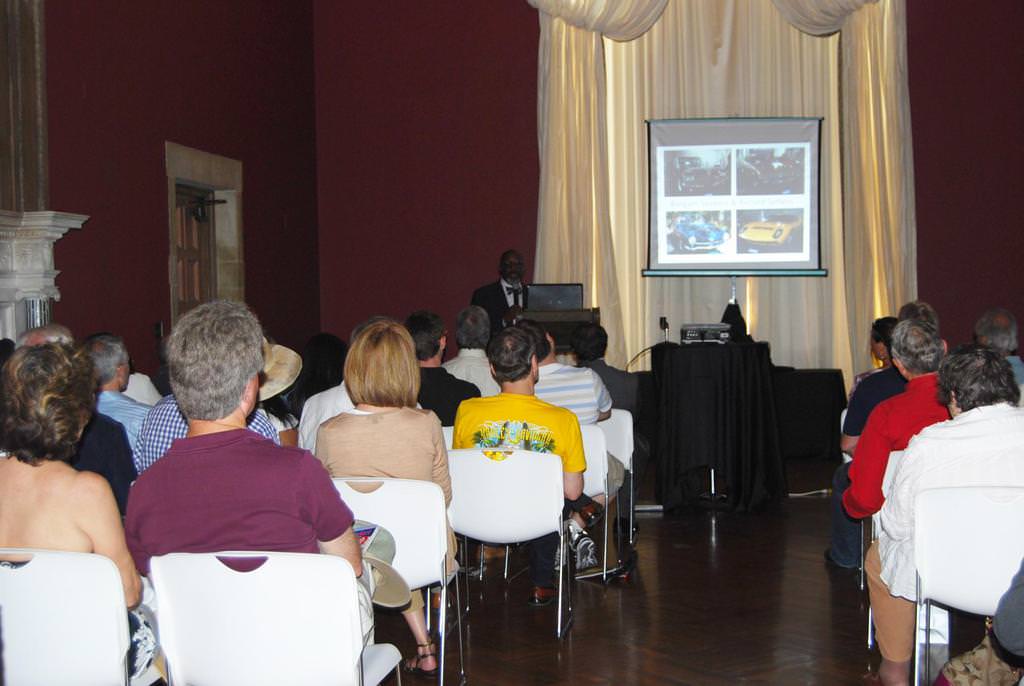 Beverly Hills’te Klasik Otomobil Şovu