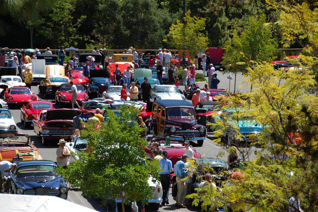 Beverly Hills’te Klasik Otomobil Şovu