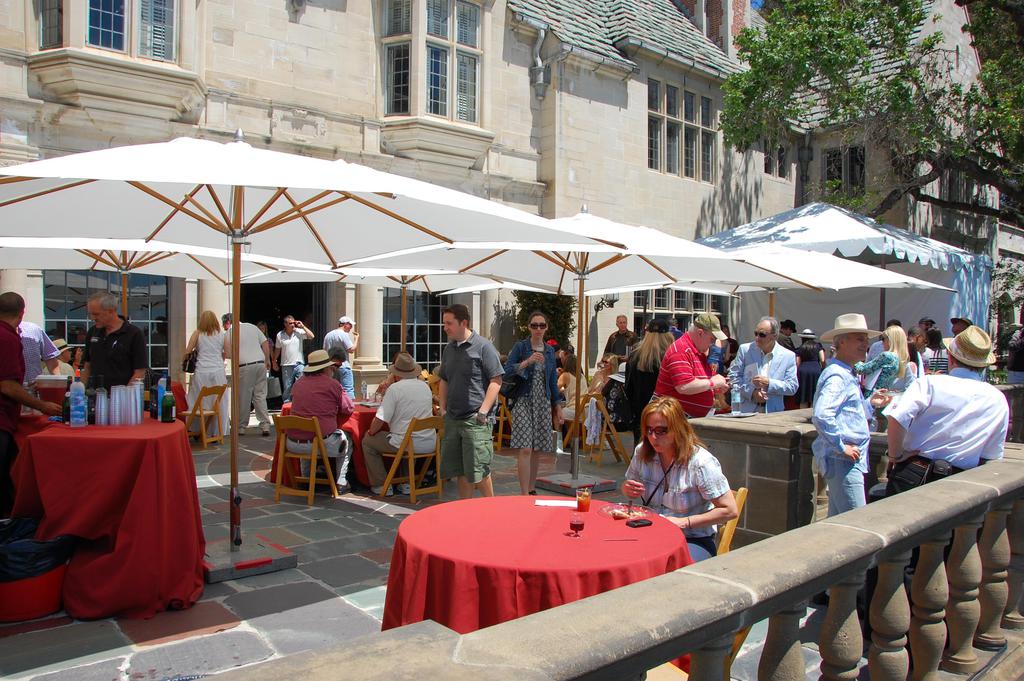 Beverly Hills’te Klasik Otomobil Şovu