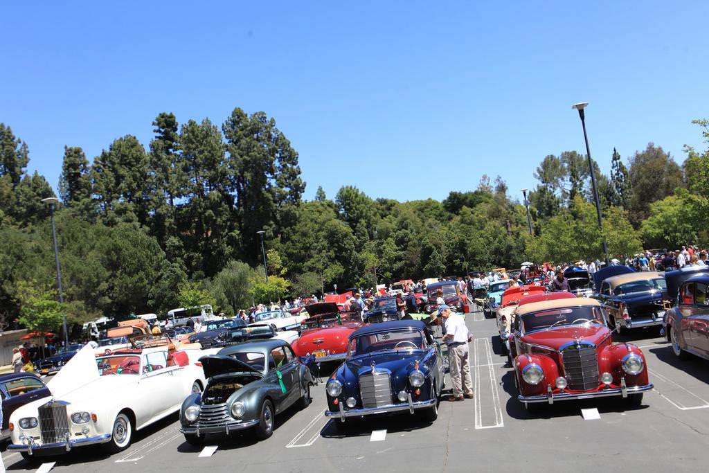 Beverly Hills’te Klasik Otomobil Şovu