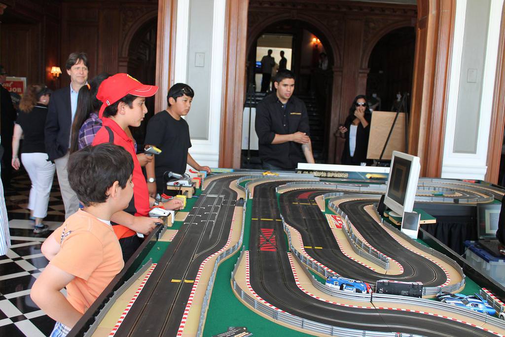 Beverly Hills’te Klasik Otomobil Şovu