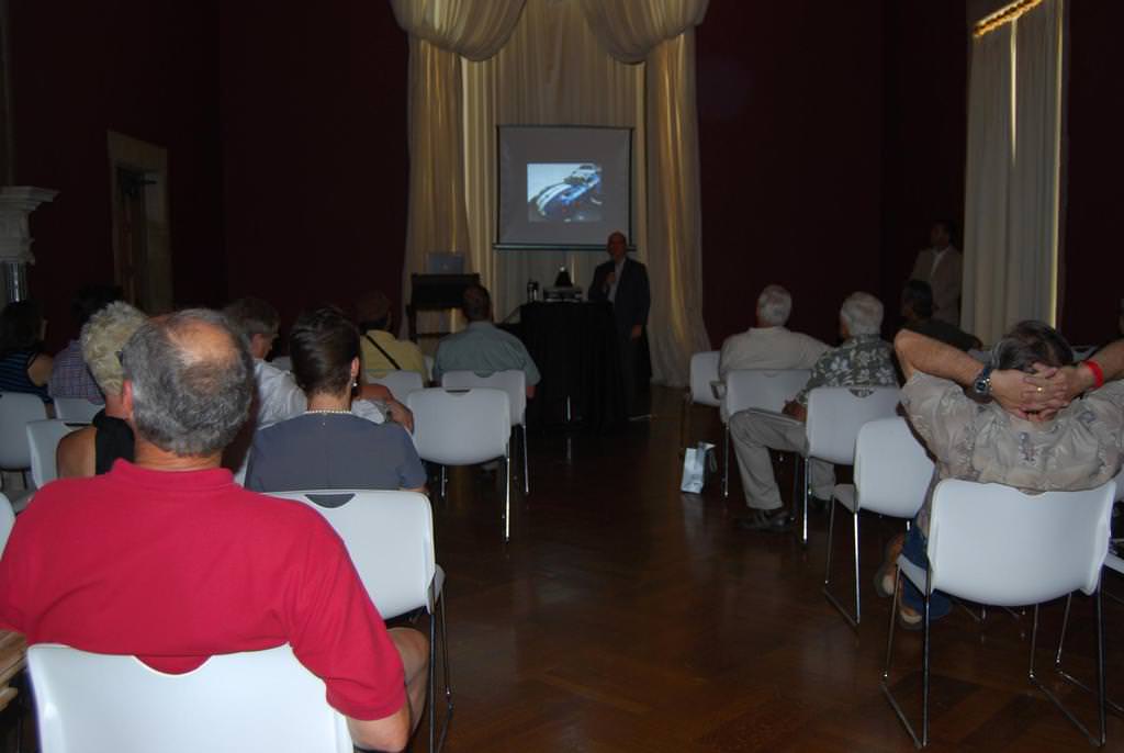 Beverly Hills’te Klasik Otomobil Şovu