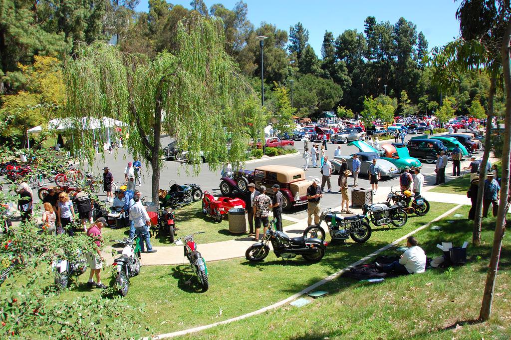 Beverly Hills’te Klasik Otomobil Şovu