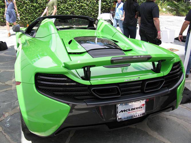 Beverly Hills’te Klasik Otomobil Şovu