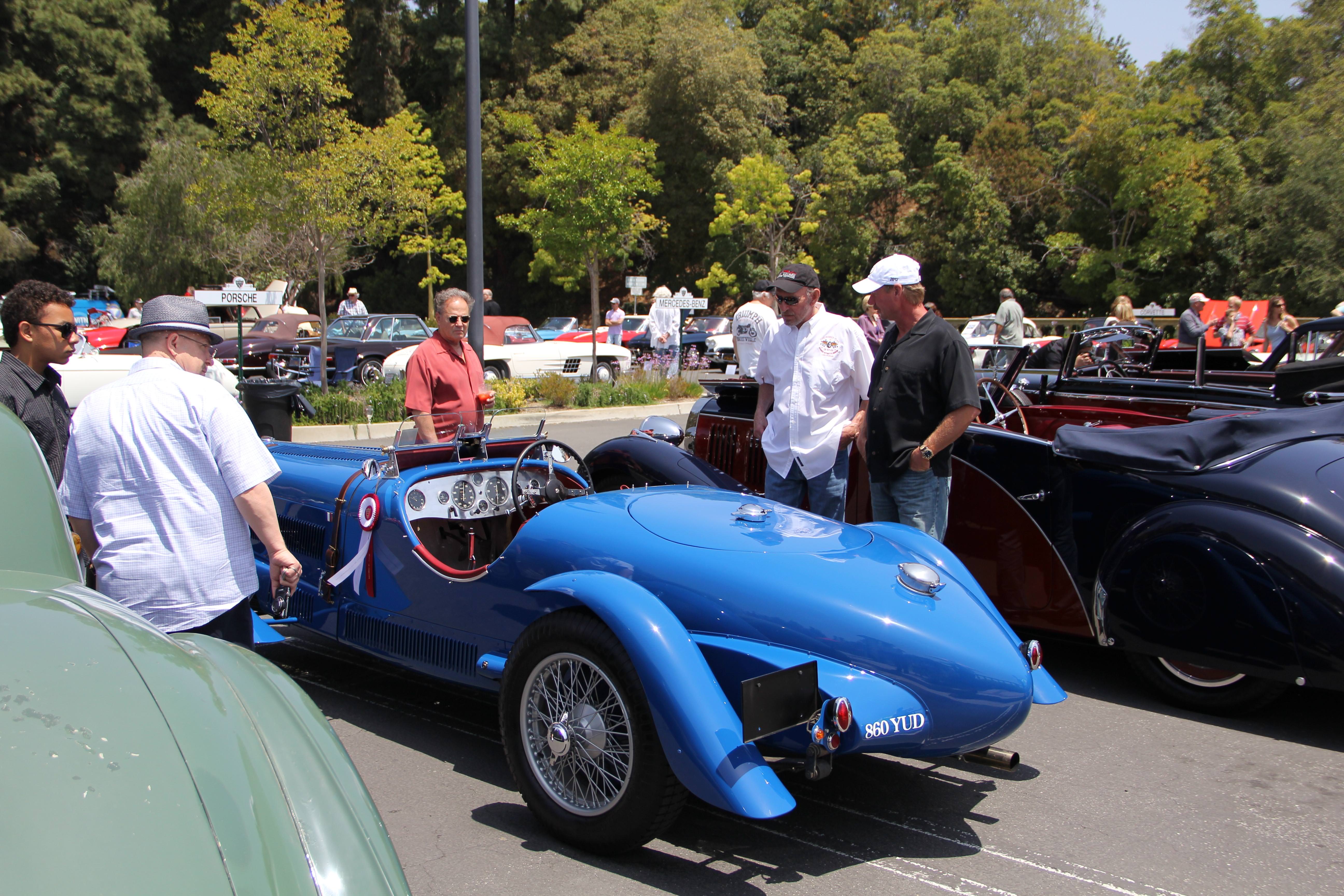 Beverly Hills’te Klasik Otomobil Şovu