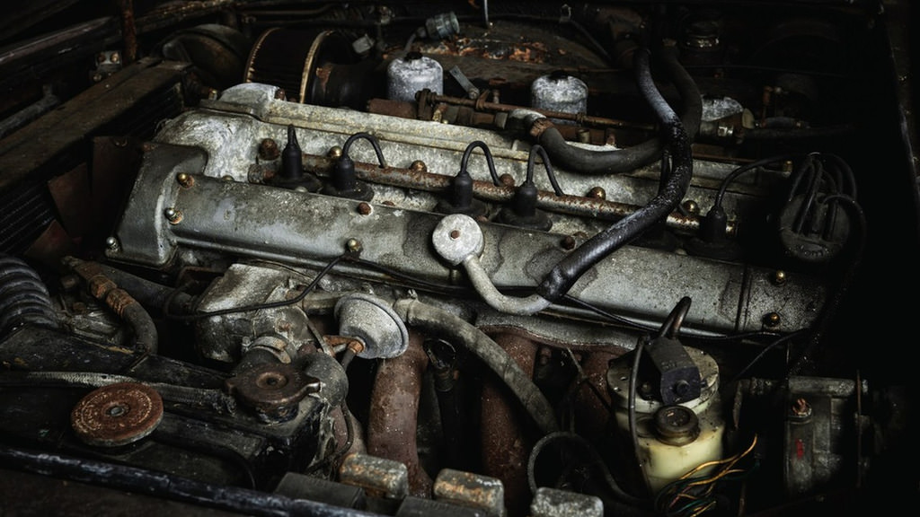 Çiftlikte Unutulan Aston Martin