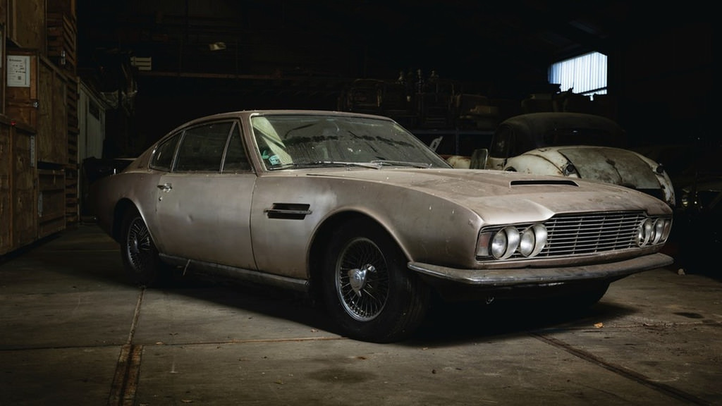 Çiftlikte Unutulan Aston Martin