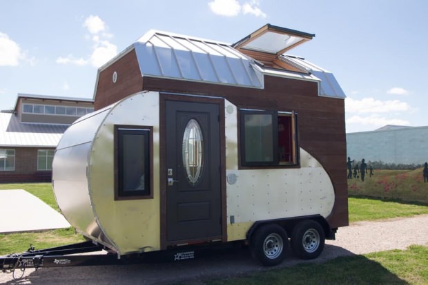 Kendi Enerjisini Üreten İki Katlı Karavan