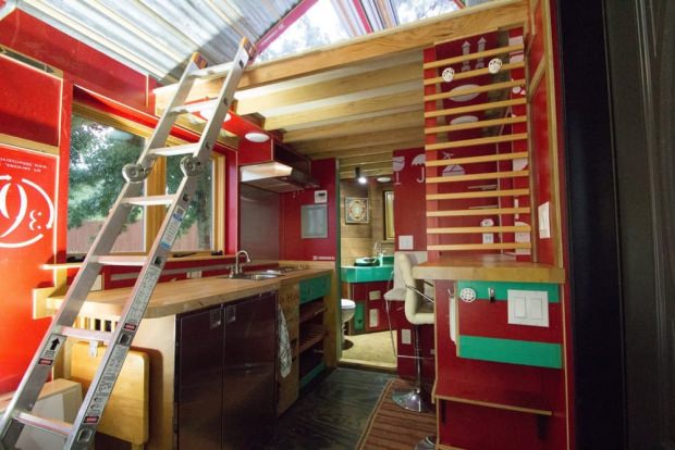 Kendi Enerjisini Üreten İki Katlı Karavan