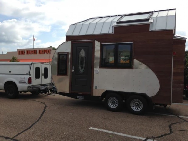 Kendi Enerjisini Üreten İki Katlı Karavan