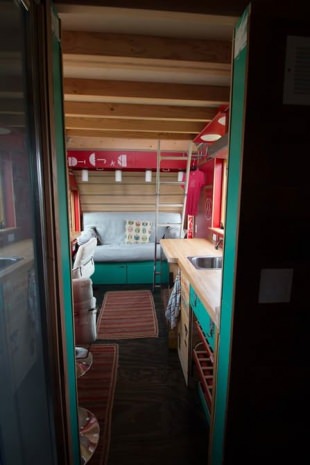 Kendi Enerjisini Üreten İki Katlı Karavan