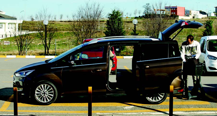 TEST · Ford G-Cmax 1.5 Ecoboost Powershift