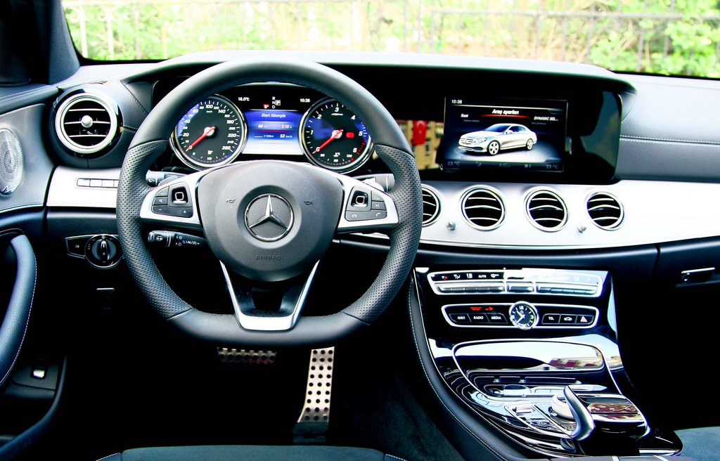 TEST · E 220 d AMG