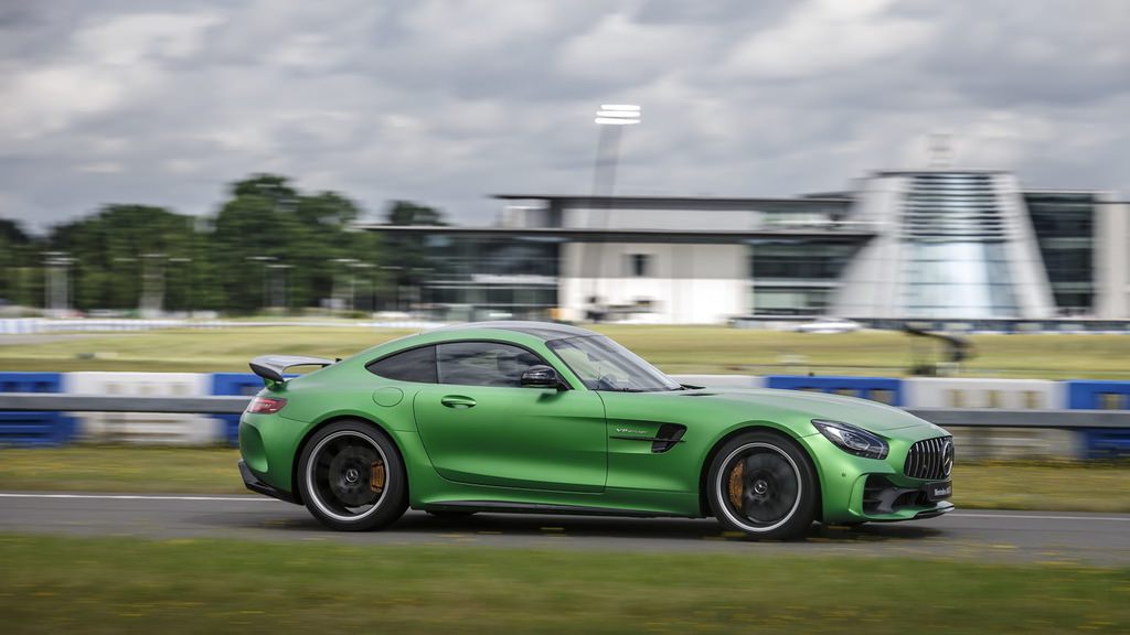 577 HP’lik Mercedes-AMG GT R