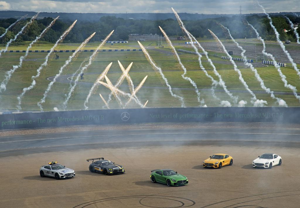 577 HP’lik Mercedes-AMG GT R