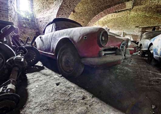 Hayaletli Otomobil Mezarları